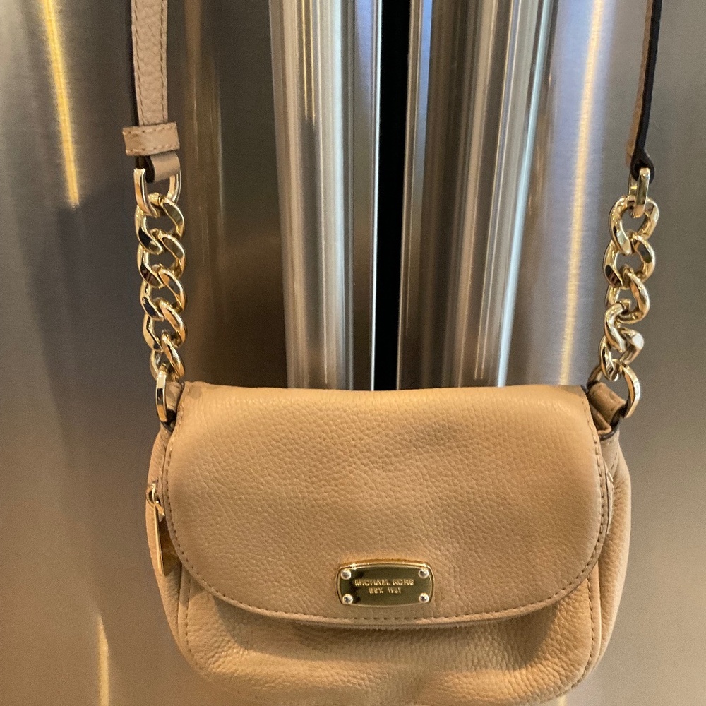 Michael Kors Beige Pebbled Leather Crossbody Bag with Gold Chain